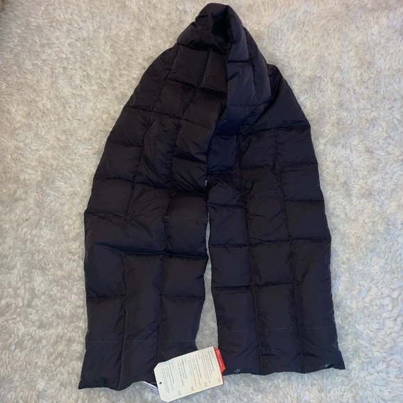 The North Face Cryos Down Insulated Black Quilted Scarf with Snaps - Picture 9 of 13